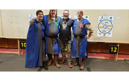 une magnifique soirée à Villeparisis pour notre première sortie officiel.
et une première aussi pour notre amis Eric qui a rejoint l'équipe arc droit 